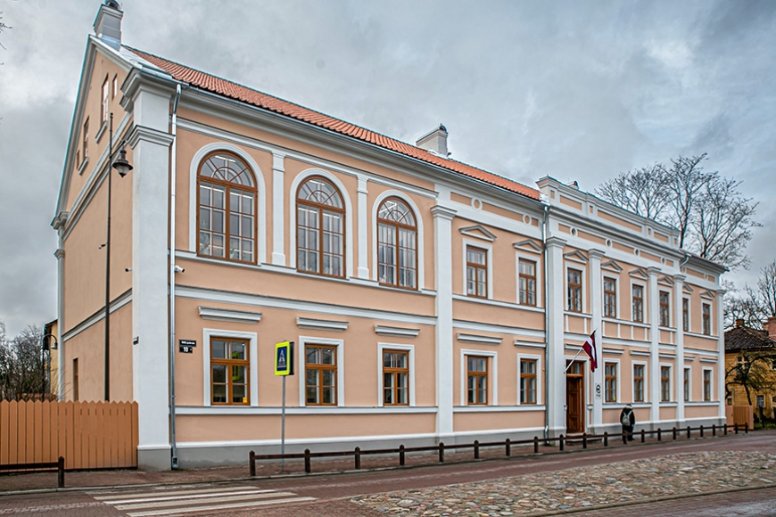 Atklāts atjaunotais Kuldīgas novada Bērnu un jauniešu centrs (Kurzeme)