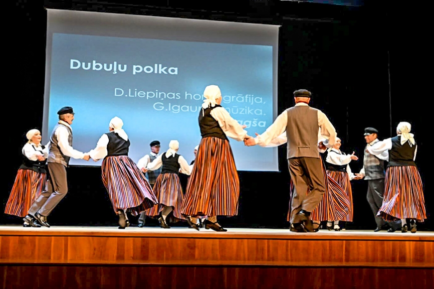 Limbažos dejas priekā dalās seniori