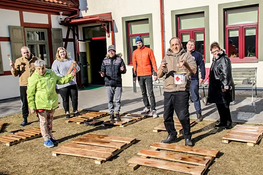 Arī Limbažu grupu dzīvokļu mājā – pavasara rosība