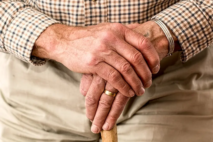 Ārsti iesaka pievērst uzmanību šīm trim senioru veselības pazīmēm