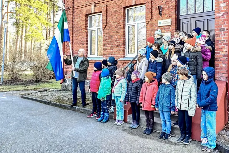 Liepupē pacelts lībiešu karogs
