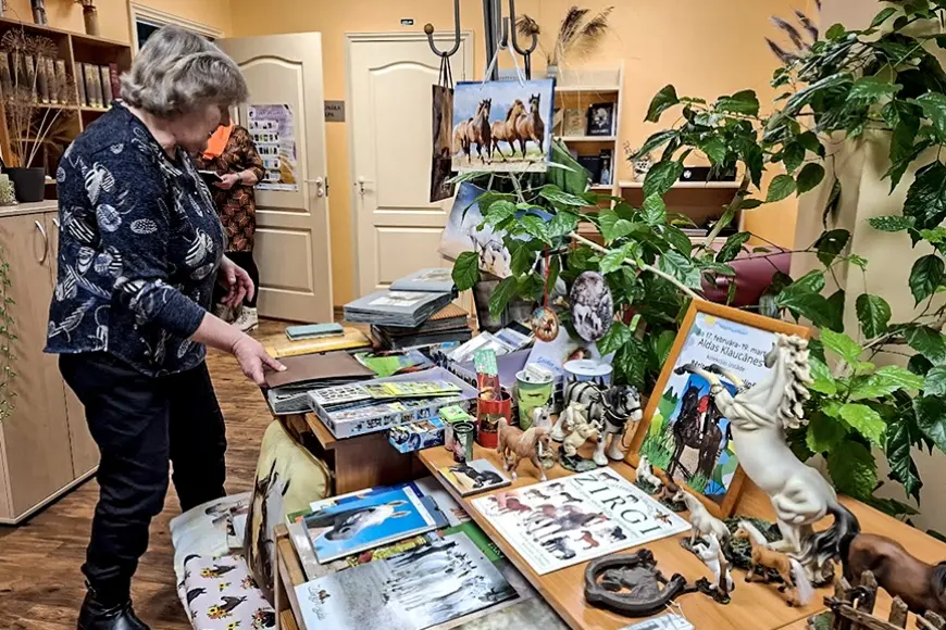 Svētciema bibliotēkā «Pievakares sarunas» par un ap zirgiem
