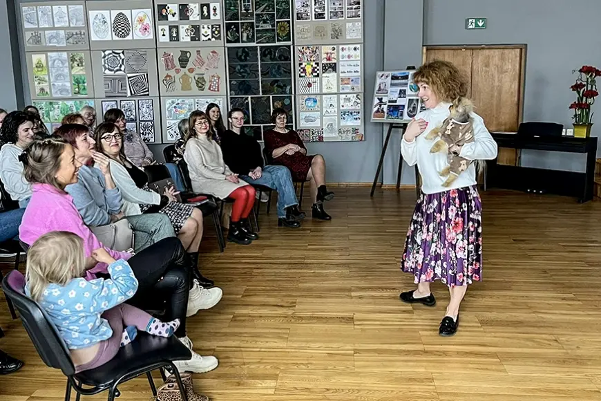 Lēdurgā tikās ar grāmatas «Laimes putekļi» autori Ievu Branti