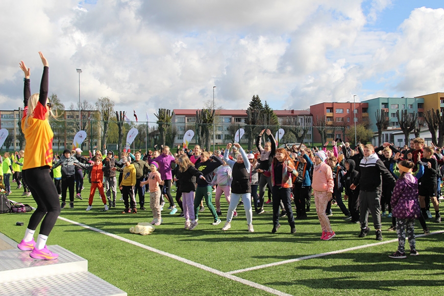 Olimpiskās dienas vingrošana un stafetes sniedz kopības sajūtu