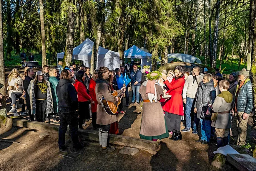 Viedo sievu nakts Lēdurgas dendroparkā plaši apmeklēta