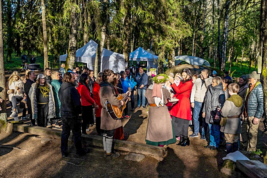 Viedo sievu nakts Lēdurgas dendroparkā plaši apmeklēta