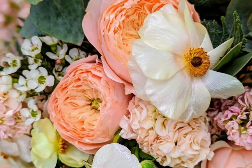 Peoniju pušķa elegance ar Fun Flowers