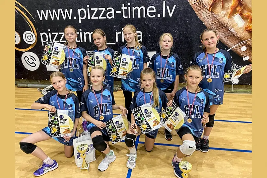 Entuziastu volejbola līgā lieliski startē U12 un U13 grupu meitenes