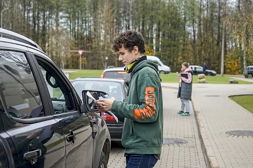 Autoorientēšanās sacensībās vāca ziedojumus pansijai «Sprīdīši»