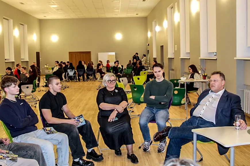 Limbažu Valsts ģimnāzijā – tradicionālās karjeras sarunas par vēlmēm un iespējām, par dzīvi