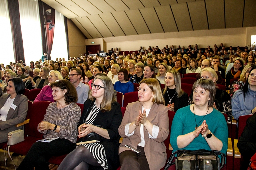 Skolu forums Limbažos pulcē 400 pedagogus no vairāk nekā 100 izglītības iestādēm