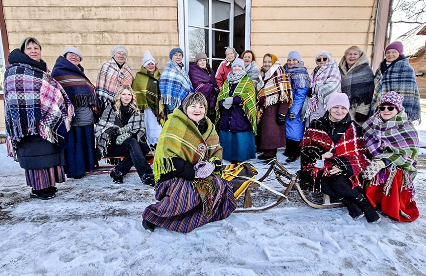 TLMS «Staicele» izveda pastaigā savus lakatus