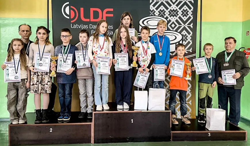 Novada sporta skolas komandai 3. vieta Latvijas Skolēnu sporta spēlēs dambretē
