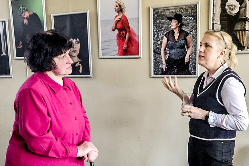 Staiceles bibliotēkā saruna ar rakstnieci Dženu Andersoni
