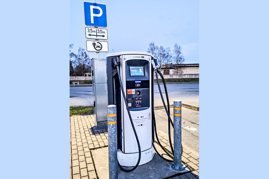 Elektromobiļu publiskās uzlādes tīklam Latvijā ir labs pārklājums