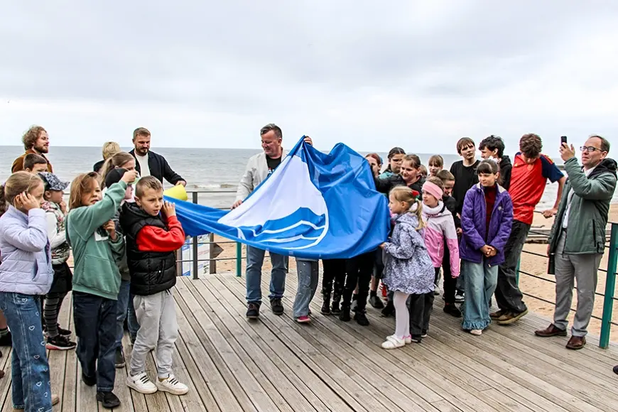 Sapnis par Zilo karogu Vārzu pludmalē piepildījies