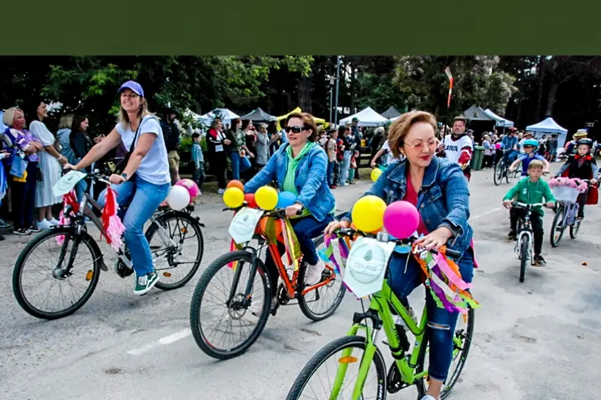 Kurzeme: Medzes pagastā pošas Krāsu svētkiem