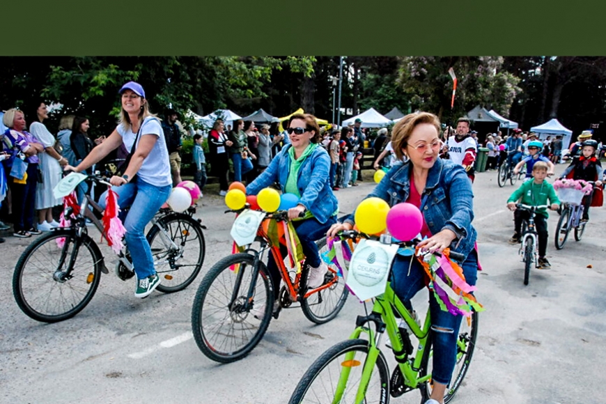 Kurzeme: Medzes pagastā pošas Krāsu svētkiem