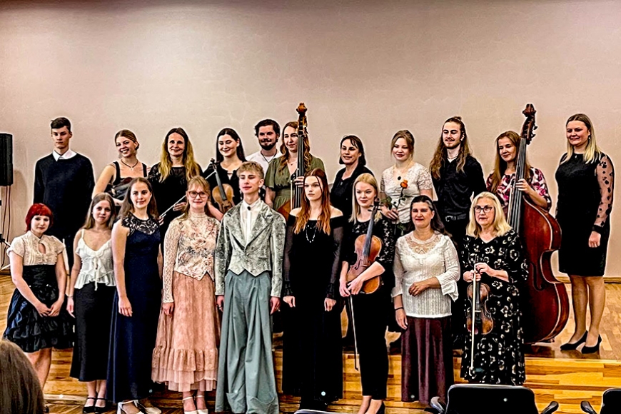 Vijoļspēles pedagoģe Anna Spalviņa koncertā svin 50 darba gadus