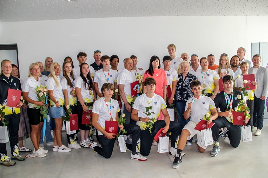 Sveic Latvijas Jaunatnes olimpiādes medaļniekus un viņu trenerus