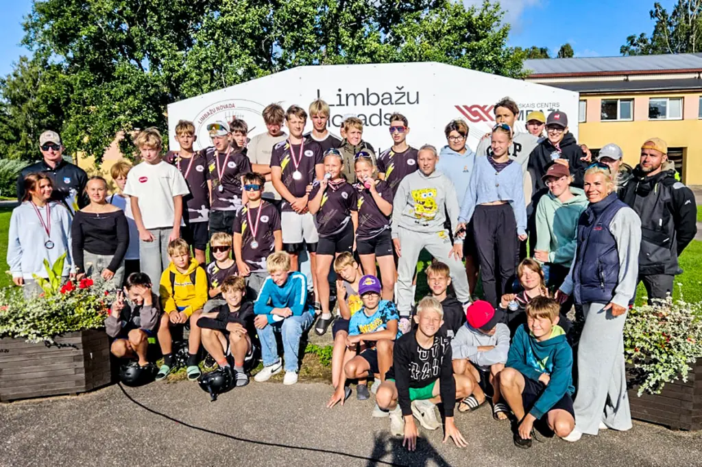 Latvijas jaunatnes čempionātā mūsu airētāji uz pjedestāla kāpj vairākkārt
