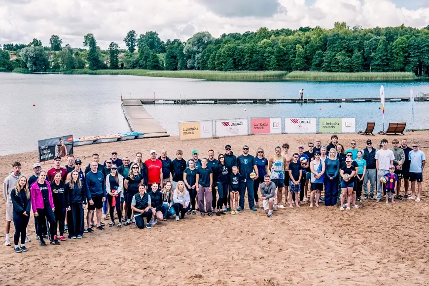 Arī šovasar pludmales volejbola entuziasti tiekas turnīrā «Tēvi un dēli»
