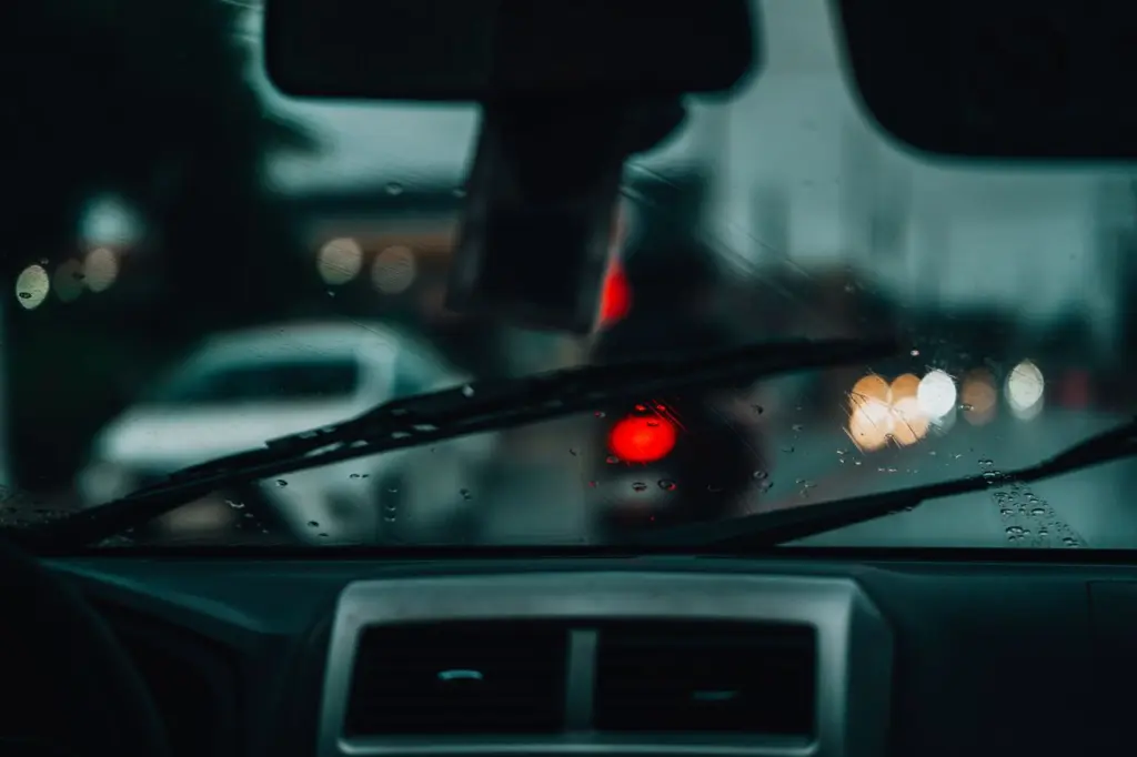 Saplīsis vējstikls? Ja bojāti auto stikli, maiņa var būt ātrāka un vienkāršāka, nekā domā