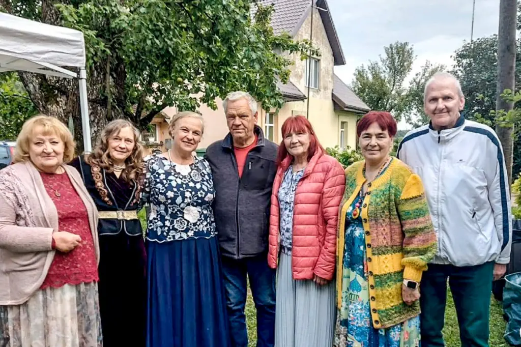 Limbažu pagasta Dārzniekos aizvadīts trešais saiets «Pīlādžogu sārtumā»