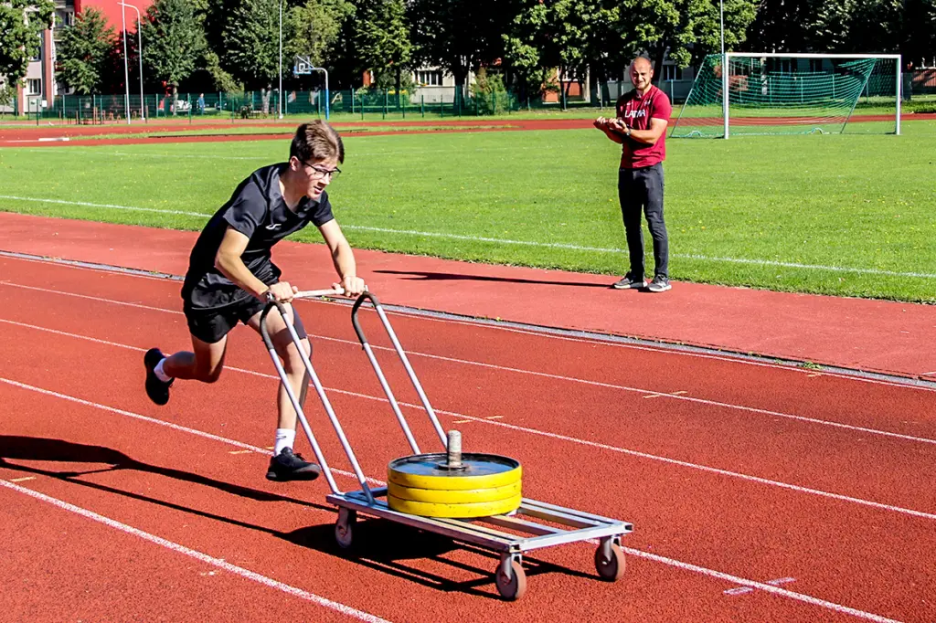 Limbažos puiši izmēģina spēkus jauniešu bobsleja atlasē