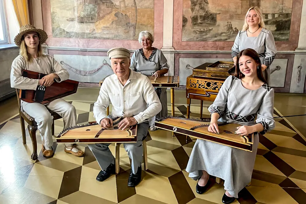 Tapusi cītarveidīgo instrumentu spēles apmācības videofilma