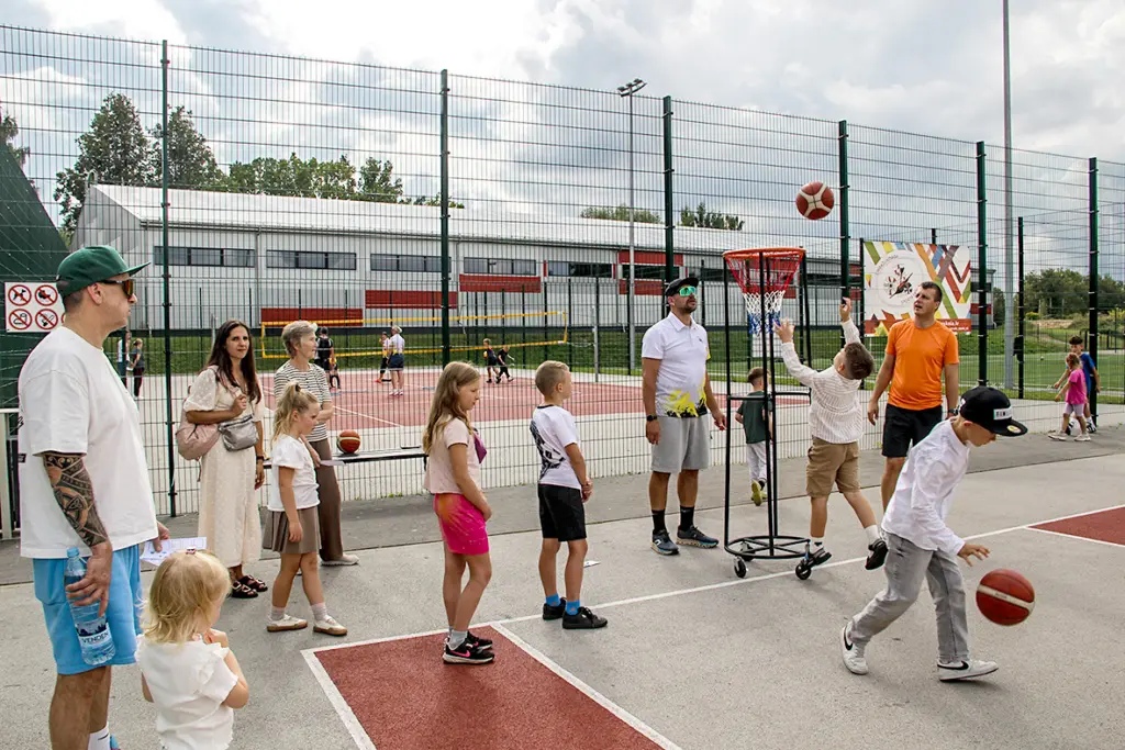 Vairāk nekā simts bērnu atsaucas aicinājumam iepazīt sportu