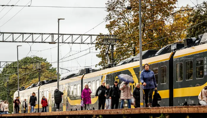 No 5. oktobra mainīsies vilcienu kustības laiki Skultes līnijā – daļa reisu brīvdienās atcelti
