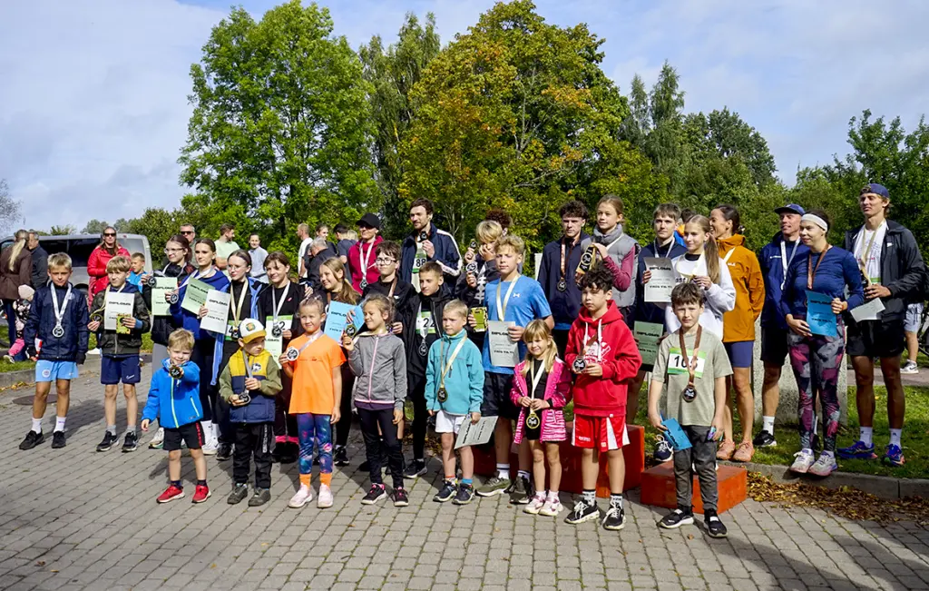 Salacgrīvieši tiekas tradicionālajā skrējienā «Trīs tilti»