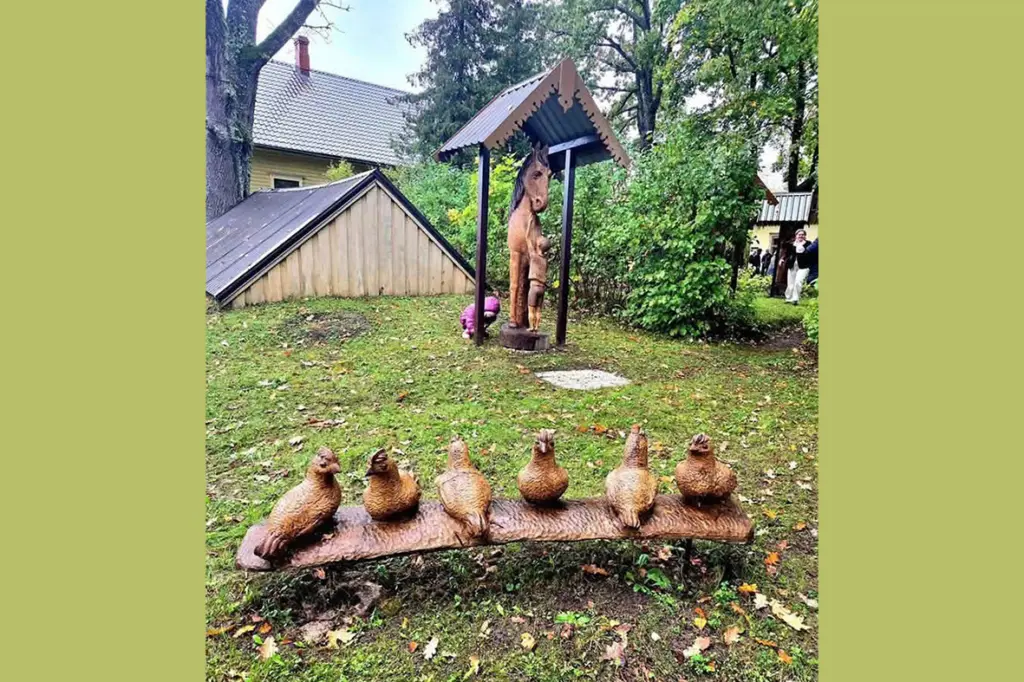 Latgale: Makašānos atklāts koka skulptūru dārzs