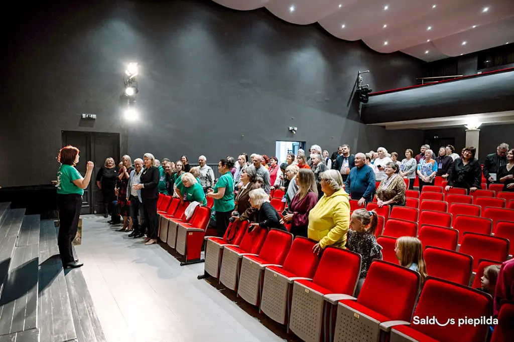 Kurzeme: Brocēnu Kultūras centrā atklāta atjaunotā Lielā zāle