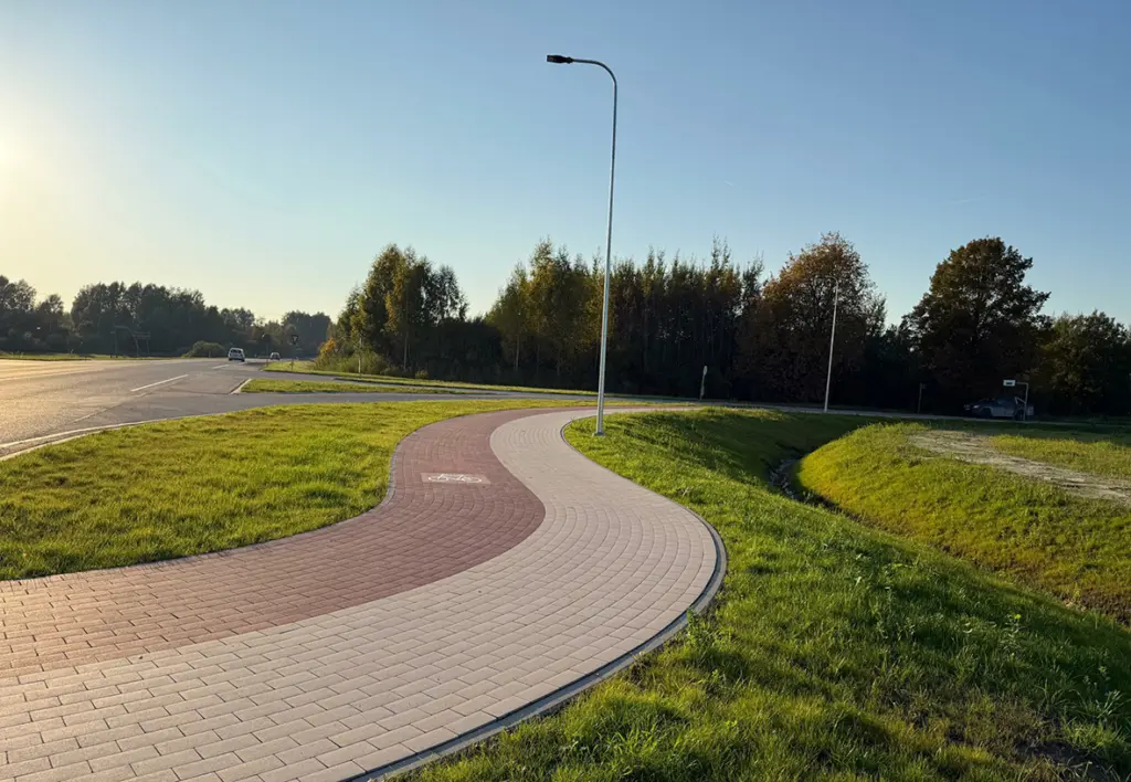 Kurzeme: Pabeidz gājēju un velo celiņa izbūvi