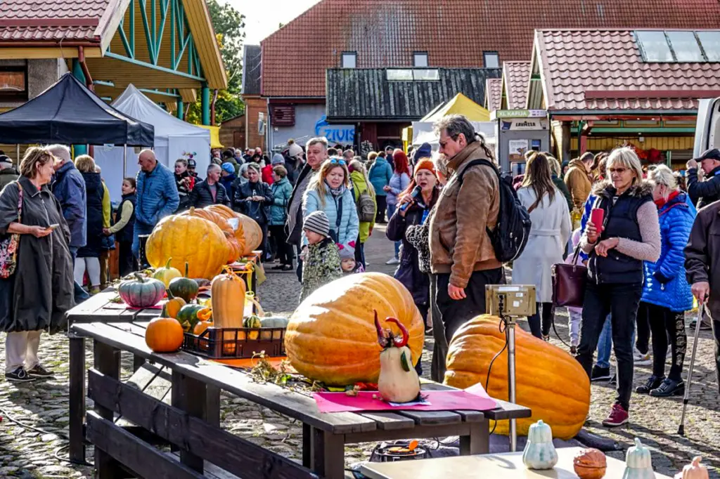 Kurzeme: Lielā ķirbju svēršana un gadatirgus