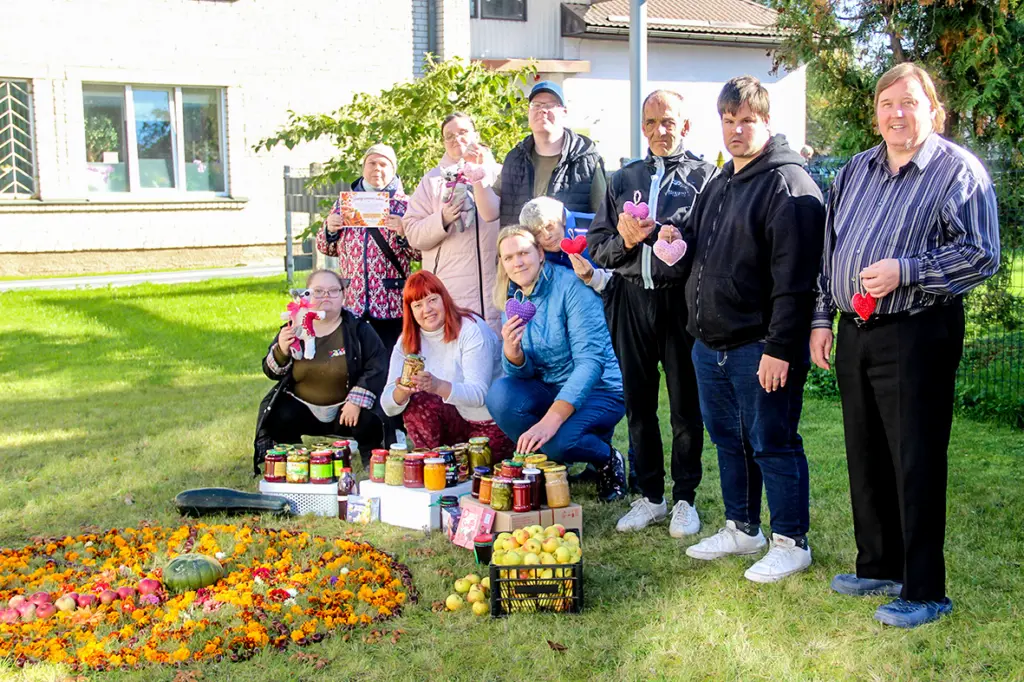 Viļķenes «Katrīnas ielas kopiena» sagādā dāvanu Limbažu Grupu mājas saimei
